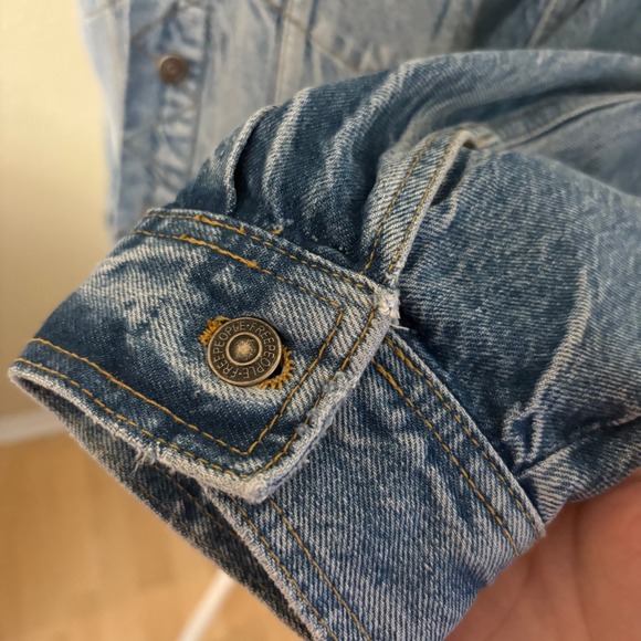 FREE PEOPLE We The Free Denim Cropped Distressed Jacket Size Medium - Picture 2 of 8